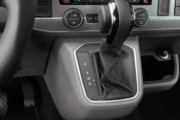 Volkswagen Transporter 2.0 TDI L2H1 CARAVELLE 204PK DC DUBBEL CABINE / ELEK.SCHUIF / FULL OPTIONS / LEDER / FULL BLACK / APPLE CAR
