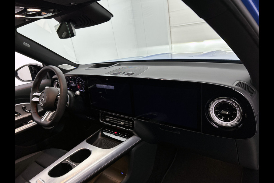 Mercedes-Benz Glb 250+ Business Solution AMG 7p. 85.5 kWh | Premium Plus pakket | Winterpakket | Nightpakket | GUARD 360° | Trekhaak | Vast panoramadak | Burmester® 3D surround sound |