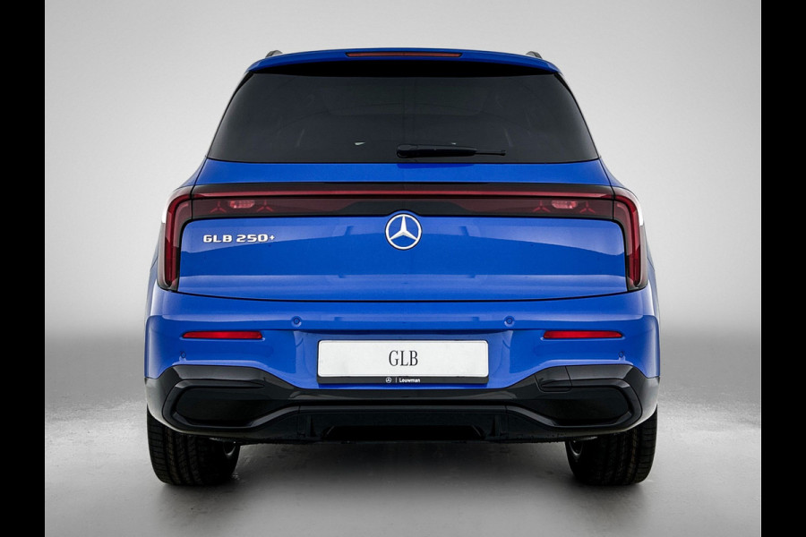 Mercedes-Benz Glb 250+ Business Solution AMG 7p. 85.5 kWh | Premium Plus pakket | Winterpakket | Nightpakket | GUARD 360° | Trekhaak | Vast panoramadak | Burmester® 3D surround sound |