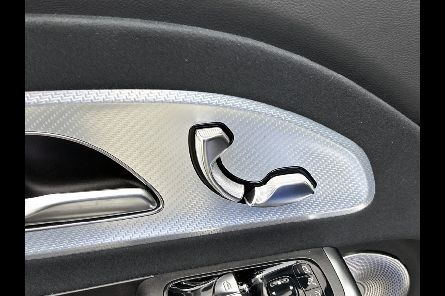 Mercedes-Benz Glb 250+ Business Solution AMG 7p. 85.5 kWh | Premium Plus pakket | Winterpakket | Nightpakket | GUARD 360° | Trekhaak | Vast panoramadak | Burmester® 3D surround sound |