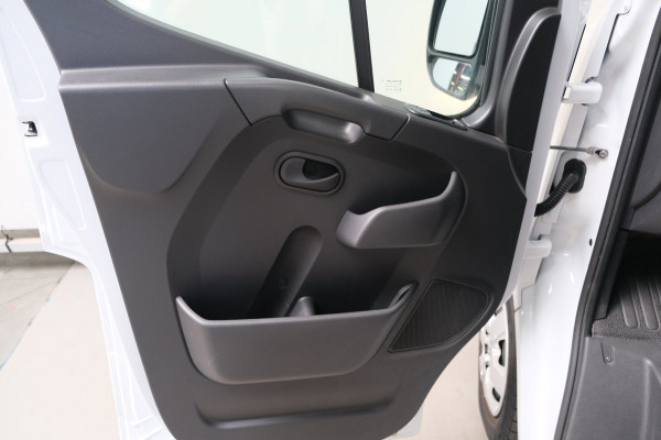 Renault Master T35 2.3 dCi 135 L3H2 Work Edition - N.A.P. Airco, Cruise, Navi, PDC, Camera.