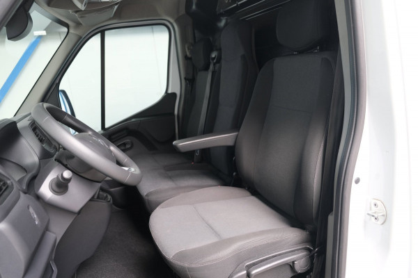 Renault Master T35 2.3 dCi 135 L3H2 Work Edition - N.A.P. Airco, Cruise, Navi, PDC, Camera.