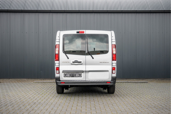 Renault Trafic Blue dCi 150PK | L2H1 | 9-Zits | IN BPM/BTW | LED | Canera | Navi | Zijschuifdeur R+L | Cruise | Airco | PDC | Euro 6