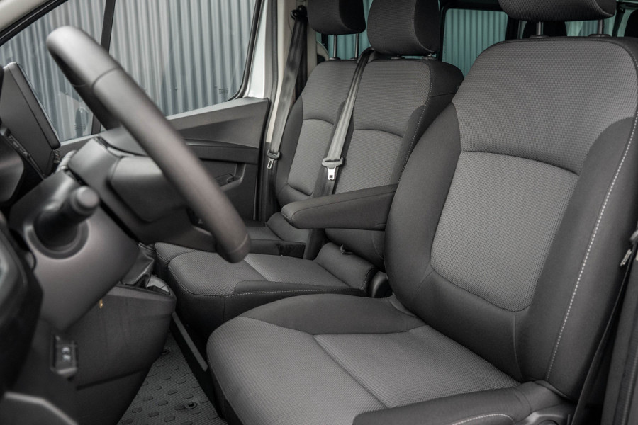Renault Trafic Blue dCi 150PK | L2H1 | 9-Zits | IN BPM/BTW | LED | Canera | Navi | Zijschuifdeur R+L | Cruise | Airco | PDC | Euro 6