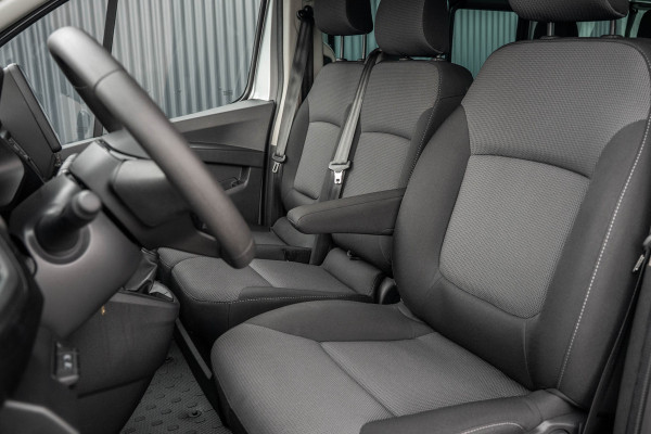 Renault Trafic Blue dCi 150PK | L2H1 | 9-Zits | IN BPM/BTW | LED | Canera | Navi | Zijschuifdeur R+L | Cruise | Airco | PDC | Euro 6