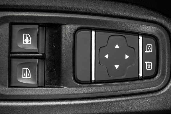Renault Trafic Blue dCi 150PK | L2H1 | 9-Zits | IN BPM/BTW | LED | Canera | Navi | Zijschuifdeur R+L | Cruise | Airco | PDC | Euro 6