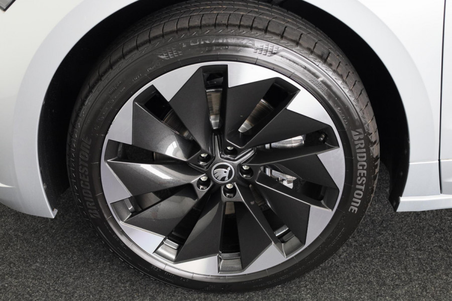 Škoda Enyaq 60 Sportline 180pk | Panoramadak | 21 inch Lichtmetalen velgen | Matrix led verlichting