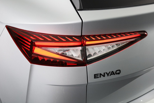 Škoda Enyaq 60 Sportline 180pk | Panoramadak | 21 inch Lichtmetalen velgen | Matrix led verlichting