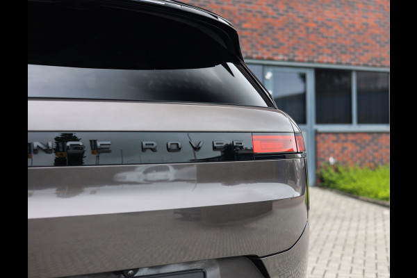Land Rover Range Rover Sport P550e Autobiography | Pano - Trekhaak - Meridian 3D