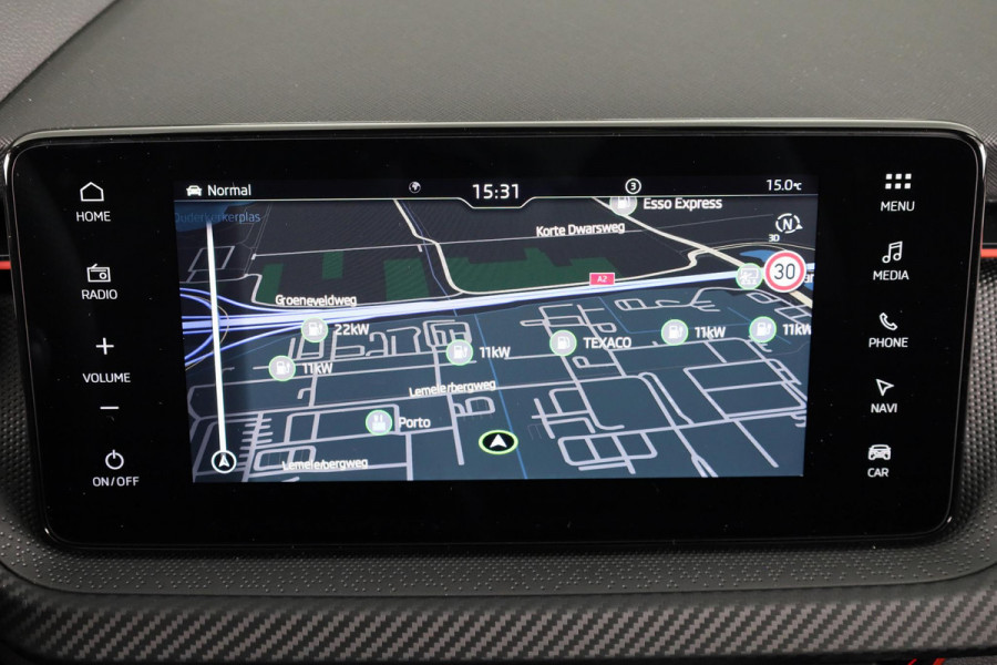 Škoda Kamiq 1.0 TSI Monte Carlo 115 pk | Verlengde garantie | Navigatie via App | Panoramadak | Parkeersensoren | Achteruitrijcamera | Adaptieve cruise controle