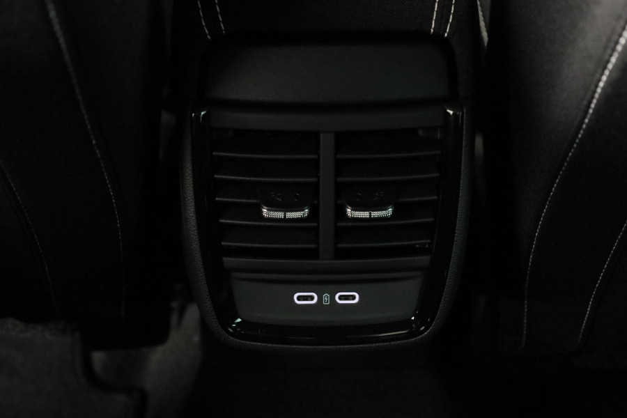 Škoda Kamiq 1.0 TSI Monte Carlo 115 pk | Verlengde garantie | Navigatie via App | Panoramadak | Parkeersensoren | Achteruitrijcamera | Adaptieve cruise controle