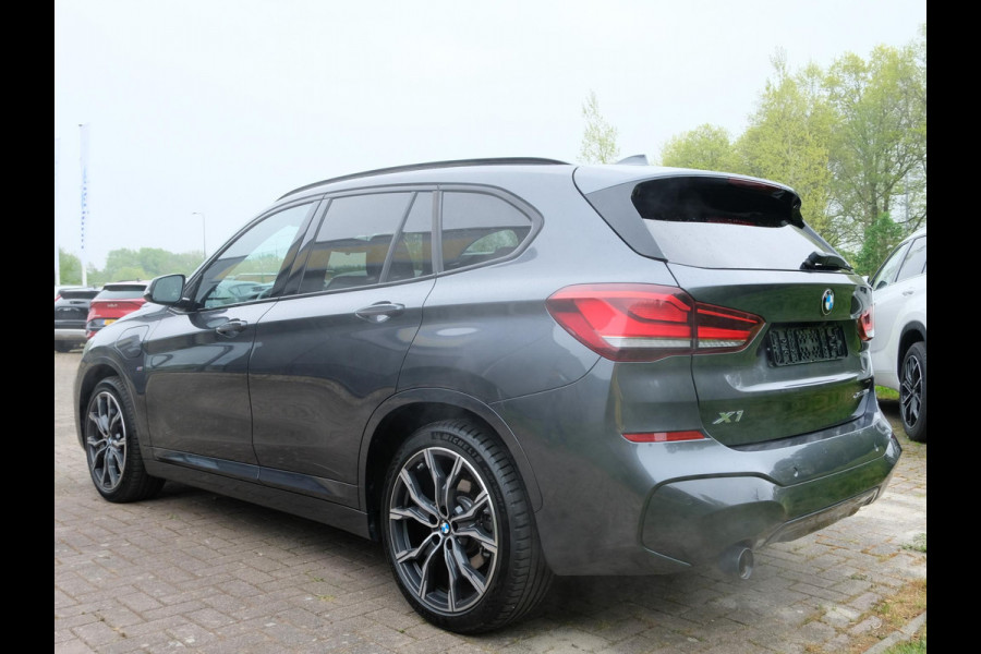 BMW X1 xDrive25e M-sport | PHEV | M pakket | Keyless entry | Camera | Elektrische stoelen met geheugen | Head up Display