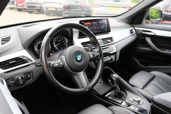 BMW X1 xDrive25e M-sport | PHEV | M pakket | Keyless entry | Camera | Elektrische stoelen met geheugen | Head up Display