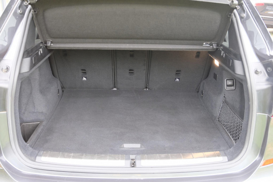 BMW X1 xDrive25e M-sport | PHEV | M pakket | Keyless entry | Camera | Elektrische stoelen met geheugen | Head up Display