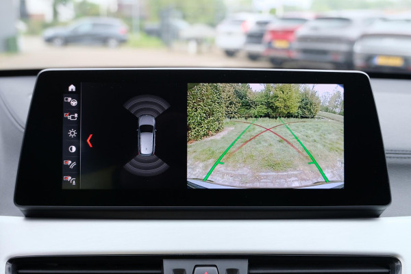 BMW X1 xDrive25e M-sport | PHEV | M pakket | Keyless entry | Camera | Elektrische stoelen met geheugen | Head up Display
