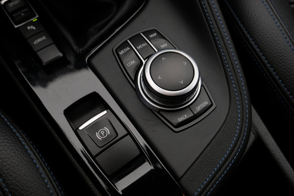 BMW X1 xDrive25e M-sport | PHEV | M pakket | Keyless entry | Camera | Elektrische stoelen met geheugen | Head up Display