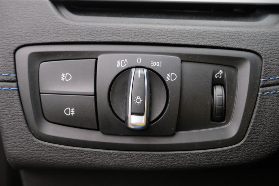 BMW X1 xDrive25e M-sport | PHEV | M pakket | Keyless entry | Camera | Elektrische stoelen met geheugen | Head up Display
