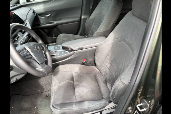 Lexus UX 250h Preference Line | 184pk | Stoel- & Stuurverwarming | Adaptive Cruise | Achteruitrijcamera | 18 Inch |