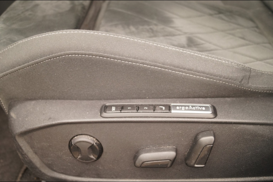 Volkswagen Golf 1.5 TSI 130pk Life Business -LED-NAVI-ECC-PDC-CAM-