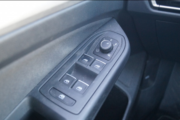 Volkswagen Golf 1.5 TSI 130pk Life Business -LED-NAVI-ECC-PDC-CAM-