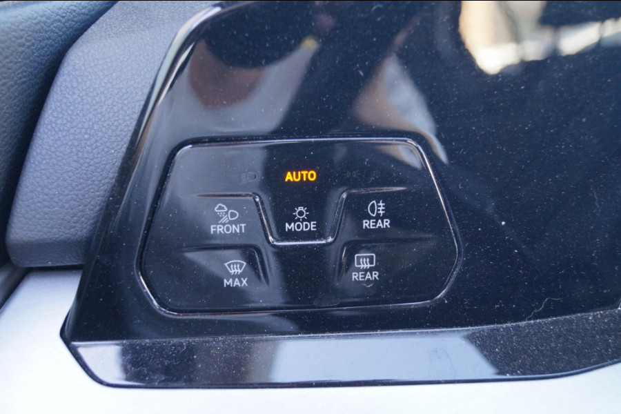 Volkswagen Golf 1.5 TSI 130pk Life Business -LED-NAVI-ECC-PDC-CAM-