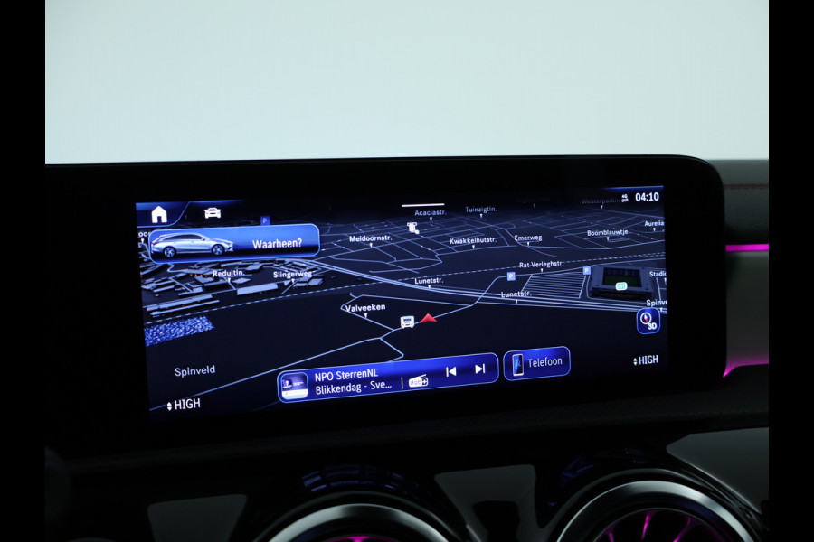 Mercedes-Benz CLA-Klasse shooting brake Shooting Brake 180 AMG Sportpakket | Keyless Go | Sfeerverlichting | Car Play | Stoelverwarming | Parkeerpakket met Camera | Inclusief 24 maanden Mercedes-Benz Certified garantie voor Europa.