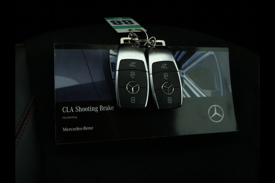 Mercedes-Benz CLA-Klasse shooting brake Shooting Brake 180 AMG Sportpakket | Keyless Go | Sfeerverlichting | Car Play | Stoelverwarming | Parkeerpakket met Camera | Inclusief 24 maanden Mercedes-Benz Certified garantie voor Europa.