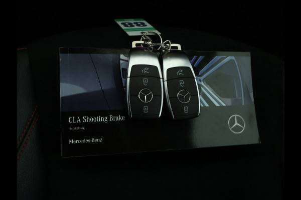 Mercedes-Benz CLA-Klasse shooting brake Shooting Brake 180 AMG Sportpakket | Keyless Go | Sfeerverlichting | Car Play | Stoelverwarming | Parkeerpakket met Camera | Inclusief 24 maanden Mercedes-Benz Certified garantie voor Europa.