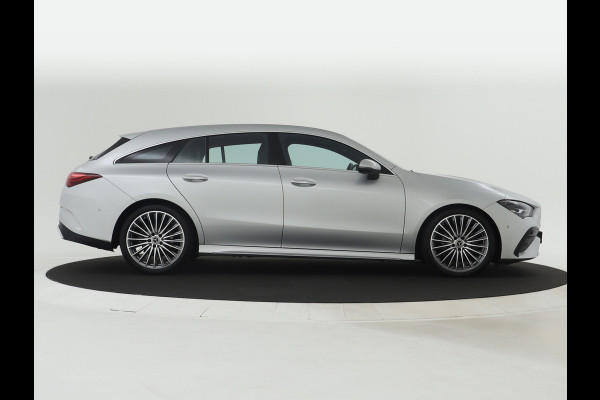 Mercedes-Benz CLA-Klasse shooting brake Shooting Brake 180 AMG Sportpakket | Keyless Go | Sfeerverlichting | Car Play | Stoelverwarming | Parkeerpakket met Camera | Inclusief 24 maanden Mercedes-Benz Certified garantie voor Europa.