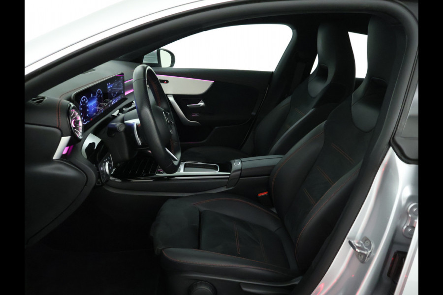 Mercedes-Benz CLA-Klasse shooting brake Shooting Brake 180 AMG Sportpakket | Keyless Go | Sfeerverlichting | Car Play | Stoelverwarming | Parkeerpakket met Camera | Inclusief 24 maanden Mercedes-Benz Certified garantie voor Europa.