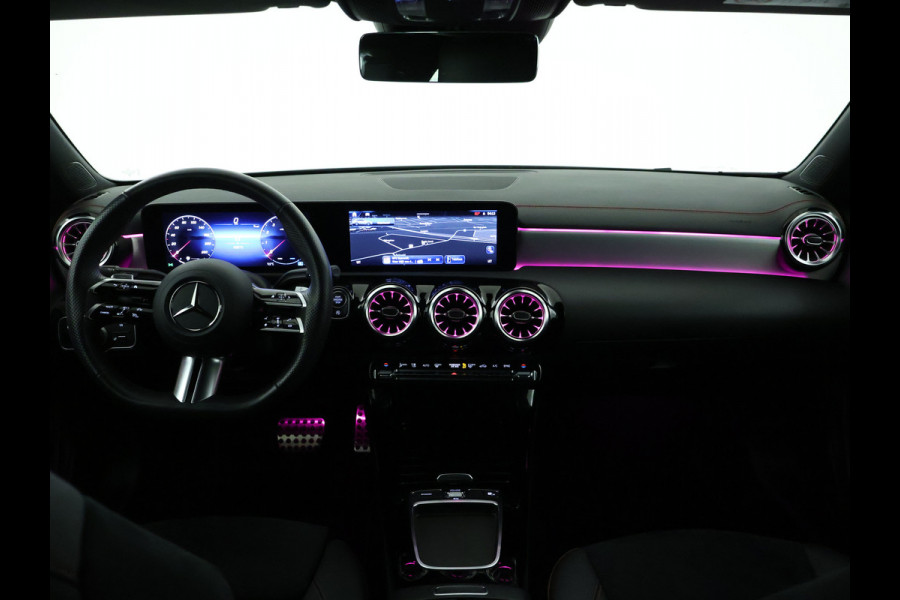 Mercedes-Benz CLA-Klasse shooting brake Shooting Brake 180 AMG Sportpakket | Keyless Go | Sfeerverlichting | Car Play | Stoelverwarming | Parkeerpakket met Camera | Inclusief 24 maanden Mercedes-Benz Certified garantie voor Europa.
