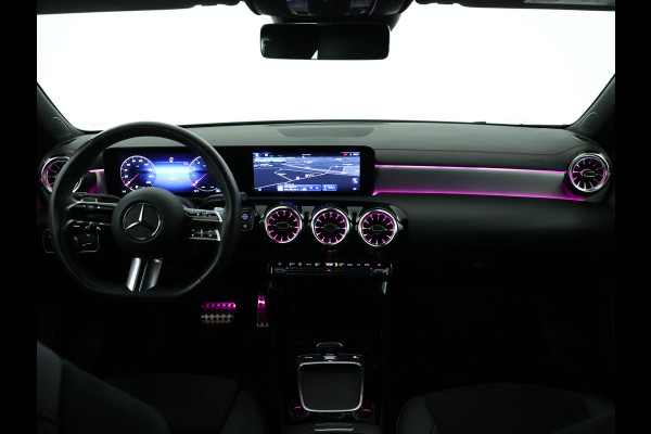 Mercedes-Benz CLA-Klasse shooting brake Shooting Brake 180 AMG Sportpakket | Keyless Go | Sfeerverlichting | Car Play | Stoelverwarming | Parkeerpakket met Camera | Inclusief 24 maanden Mercedes-Benz Certified garantie voor Europa.