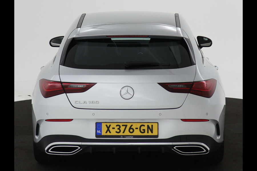 Mercedes-Benz CLA-Klasse shooting brake Shooting Brake 180 AMG Sportpakket | Keyless Go | Sfeerverlichting | Car Play | Stoelverwarming | Parkeerpakket met Camera | Inclusief 24 maanden Mercedes-Benz Certified garantie voor Europa.