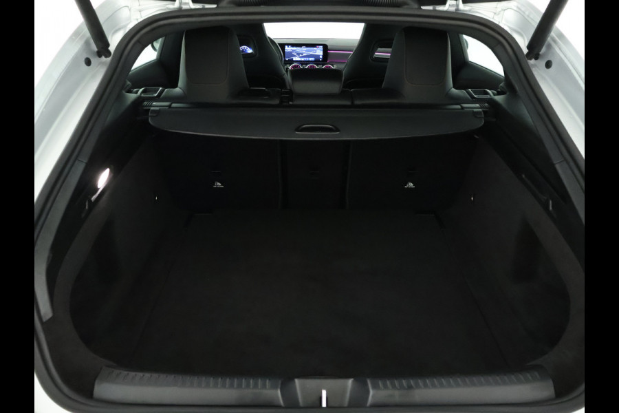 Mercedes-Benz CLA-Klasse shooting brake Shooting Brake 180 AMG Sportpakket | Keyless Go | Sfeerverlichting | Car Play | Stoelverwarming | Parkeerpakket met Camera | Inclusief 24 maanden Mercedes-Benz Certified garantie voor Europa.