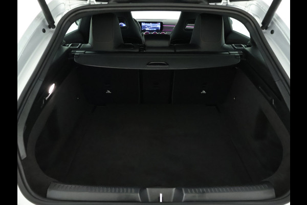 Mercedes-Benz CLA-Klasse shooting brake Shooting Brake 180 AMG Sportpakket | Keyless Go | Sfeerverlichting | Car Play | Stoelverwarming | Parkeerpakket met Camera | Inclusief 24 maanden Mercedes-Benz Certified garantie voor Europa.