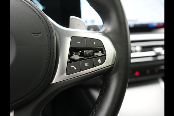 BMW 3 Serie Touring 330e M Sport FACELIFT PHEV 293pk Dealer O.H. | Trekhaak Af Fabriek | Panodak | Head Up | Camera | Dravitgrau | Lederen Sportstoelen Verwarmd | Sfeerverlichting | Apple Carplay | Keyless | Blis | Cruise Control | Navigatie | DAB | Plug In Hybrid |