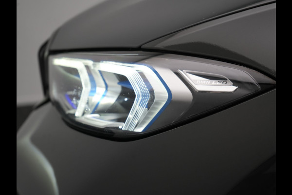 BMW 3 Serie Touring 330e M Sport FACELIFT PHEV 293pk Dealer O.H. | Trekhaak Af Fabriek | Panodak | Head Up | Camera | Dravitgrau | Lederen Sportstoelen Verwarmd | Sfeerverlichting | Apple Carplay | Keyless | Blis | Cruise Control | Navigatie | DAB | Plug In Hybrid |