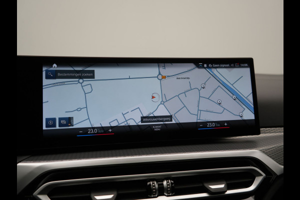 BMW 3 Serie Touring 330e M Sport FACELIFT PHEV 293pk Dealer O.H. | Trekhaak Af Fabriek | Panodak | Head Up | Camera | Dravitgrau | Lederen Sportstoelen Verwarmd | Sfeerverlichting | Apple Carplay | Keyless | Blis | Cruise Control | Navigatie | DAB | Plug In Hybrid |