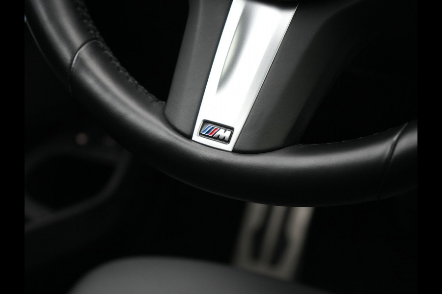 BMW 3 Serie Touring 330e M Sport FACELIFT PHEV 293pk Dealer O.H. | Trekhaak Af Fabriek | Panodak | Head Up | Camera | Dravitgrau | Lederen Sportstoelen Verwarmd | Sfeerverlichting | Apple Carplay | Keyless | Blis | Cruise Control | Navigatie | DAB | Plug In Hybrid |