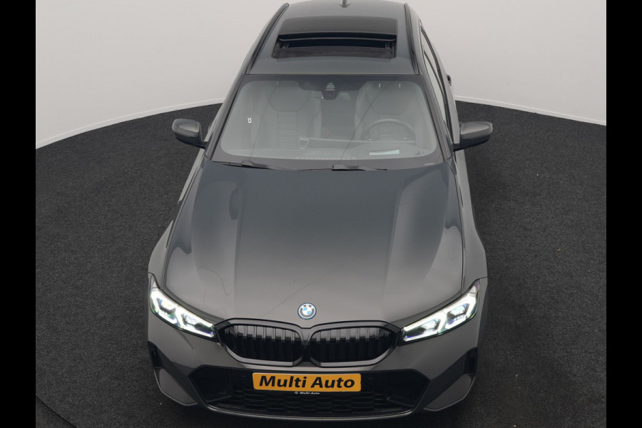 BMW 3 Serie Touring 330e M Sport FACELIFT PHEV 293pk Dealer O.H. | Trekhaak Af Fabriek | Panodak | Head Up | Camera | Dravitgrau | Lederen Sportstoelen Verwarmd | Sfeerverlichting | Apple Carplay | Keyless | Blis | Cruise Control | Navigatie | DAB | Plug In Hybrid |