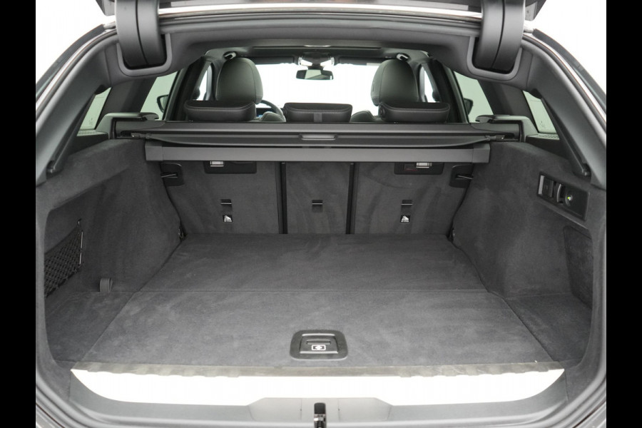 BMW 3 Serie Touring 330e M Sport FACELIFT PHEV 293pk Dealer O.H. | Trekhaak Af Fabriek | Panodak | Head Up | Camera | Dravitgrau | Lederen Sportstoelen Verwarmd | Sfeerverlichting | Apple Carplay | Keyless | Blis | Cruise Control | Navigatie | DAB | Plug In Hybrid |