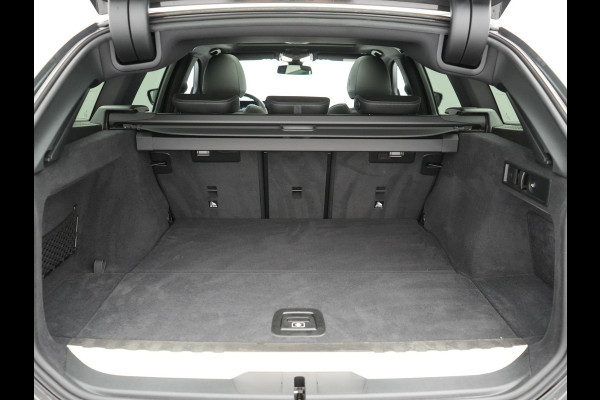 BMW 3 Serie Touring 330e M Sport FACELIFT PHEV 293pk Dealer O.H. | Trekhaak Af Fabriek | Panodak | Head Up | Camera | Dravitgrau | Lederen Sportstoelen Verwarmd | Sfeerverlichting | Apple Carplay | Keyless | Blis | Cruise Control | Navigatie | DAB | Plug In Hybrid |
