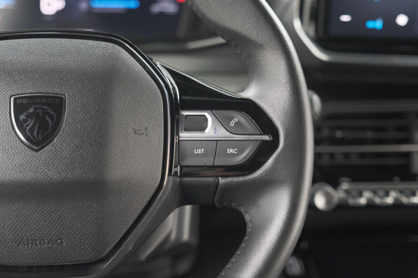 Peugeot e-2008 EV Allure 54 kWh | 11 KW Lader | Apple Carplay | Parkeersensoren