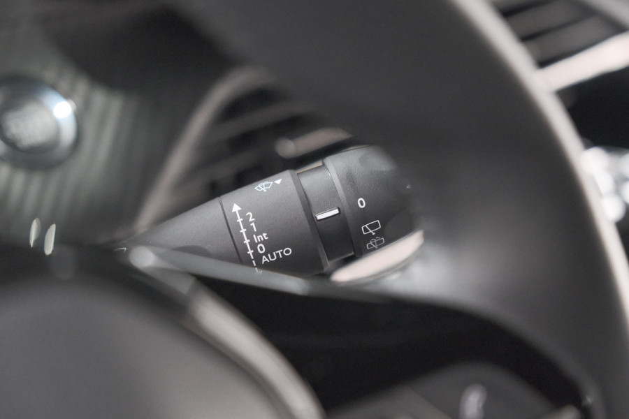 Peugeot e-2008 EV Allure 54 kWh | 11 KW Lader | Apple Carplay | Parkeersensoren