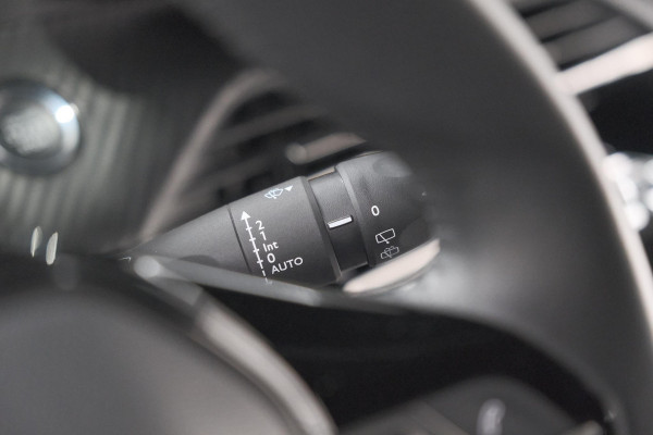 Peugeot e-2008 EV Allure 54 kWh | 11 KW Lader | Apple Carplay | Parkeersensoren