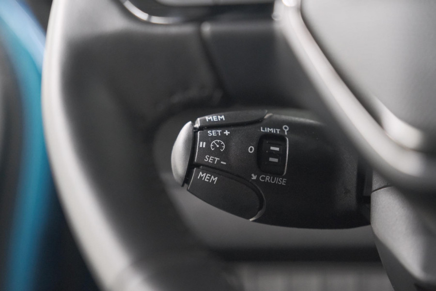 Peugeot e-2008 EV Allure 54 kWh | 11 KW Lader | Apple Carplay | Parkeersensoren