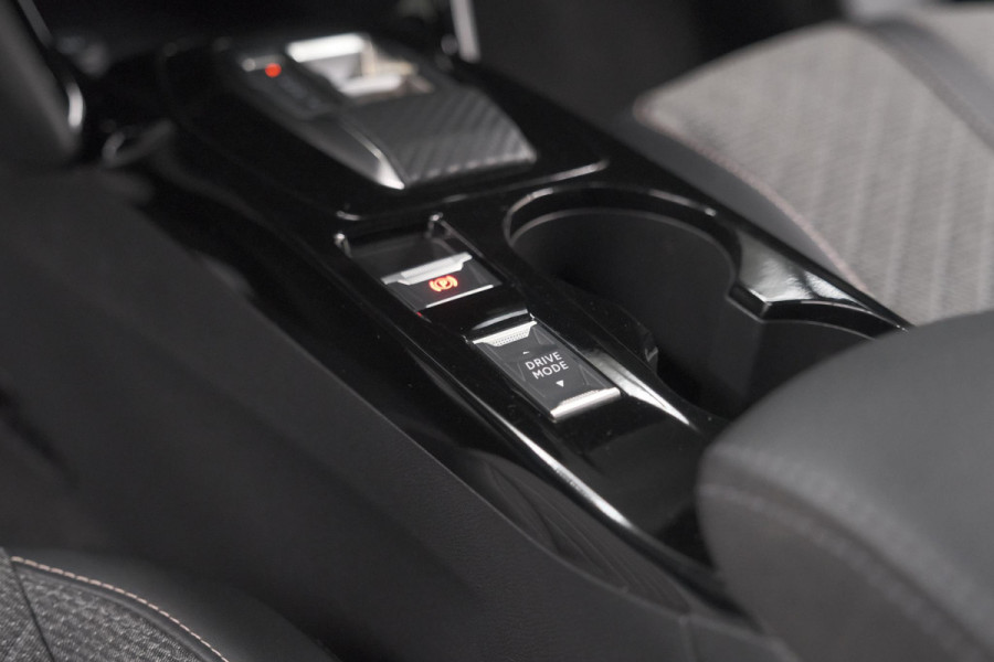 Peugeot e-2008 EV Allure 54 kWh | 11 KW Lader | Apple Carplay | Parkeersensoren
