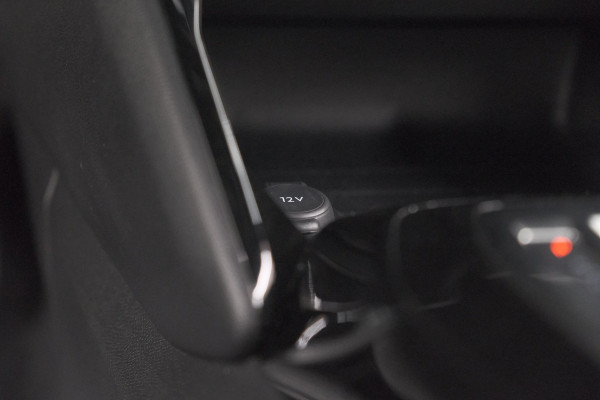 Peugeot e-2008 EV Allure 54 kWh | 11 KW Lader | Apple Carplay | Parkeersensoren