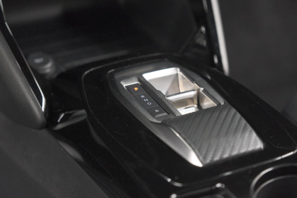 Peugeot e-2008 EV Allure 54 kWh | 11 KW Lader | Apple Carplay | Parkeersensoren