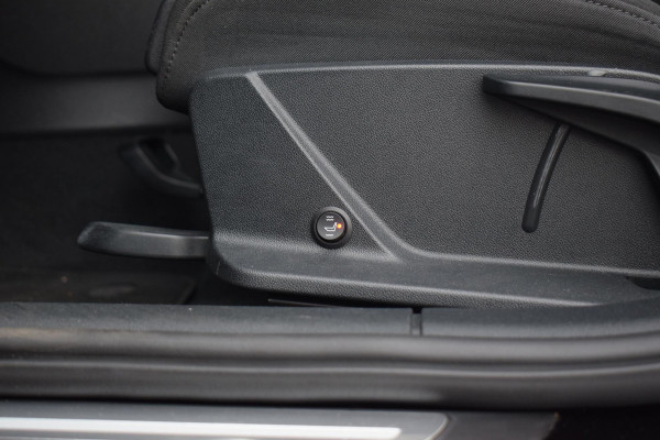 Audi A3 Sportback 40 TFSI e Business edition | Sportstoelen | Stoelverw. | Adapt. cruise